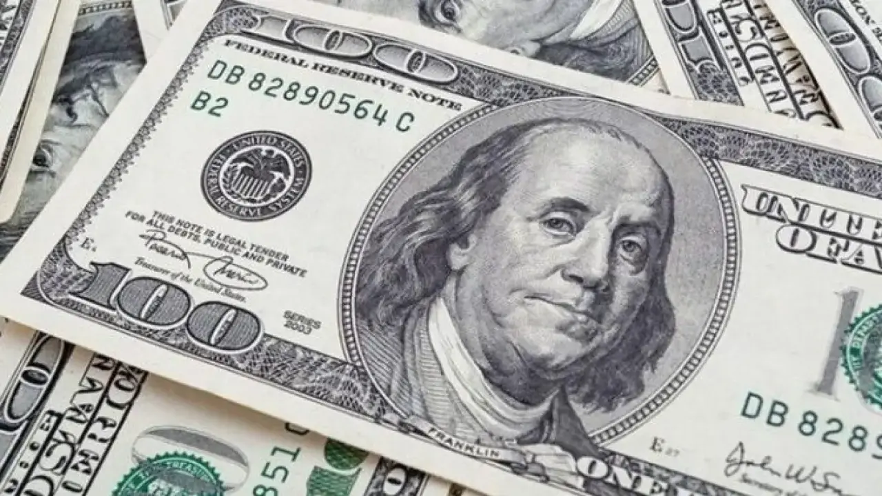 تراجع الدولار عالمياً مع انحسار توقعات رفع الفائدة الأمريكية وسط توتر الأسواق